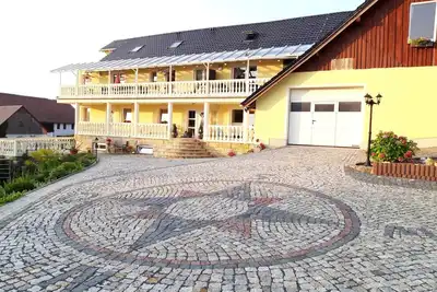 Image de Appartement spacieux avec étang située à Lichtenhain