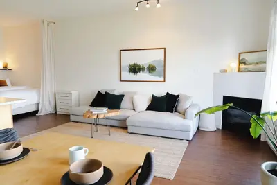 Image de Goodview Suite - licensed waterfront studio with a fireplace and patio