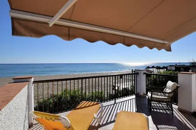 Image de Villa en bord de mer avec maison d'hôtes en face