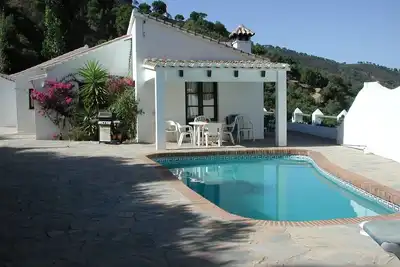 Image de Maison Ă Casares avec piscine et vue mer