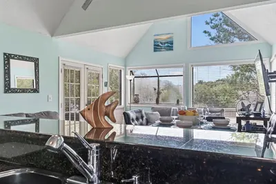 Image de 2 Bed/2 Bath, Heated Pool, Hot Tub, Close to Beach