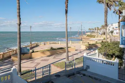 Image de El Paseo Del Faro - Trois Chambres Chalet, Couchages 6