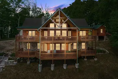 Image de Wit’s End @ Wolf Laurel Resort with the Best views in Wnc, access to amenities