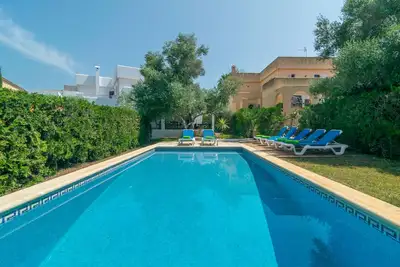 Image de Villa Blanca - Sept Chambres Villa, Couchages 12