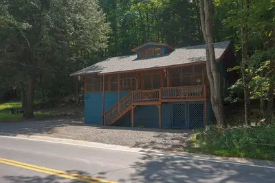 Image de The Retreat: 3 Br Cottage near Main St