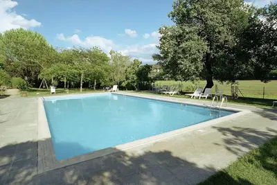 Image de Appartement à Mantignana avec piscine partagée