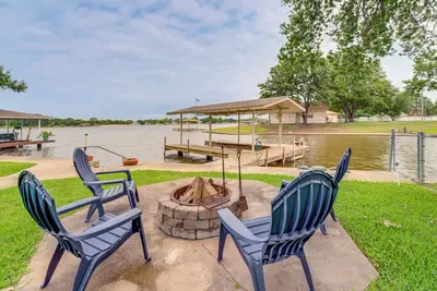 Image de Lakefront Granbury Home w/ Patio, Fire Pit & Dock!