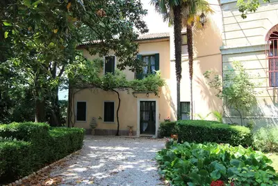 Image de Luxueuse maison de vacances Ă Romano D'ezzelino, avec Jardin