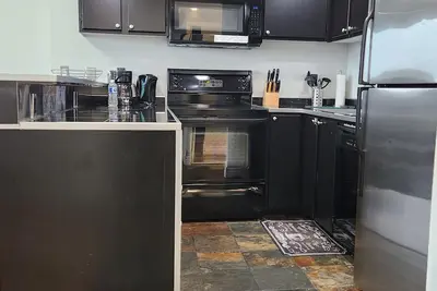 Image de 1010 Checkmate - Great One Bedroom Furnished Condo in Convenient Location!