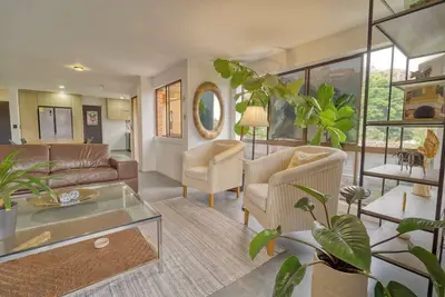 Image de Great Location, Tranquillity Spacious Apt Poblado. Love it!
