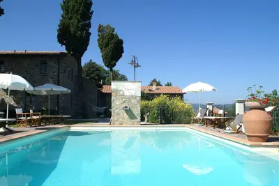 Image de Maison à Montecarelli avec Piscine