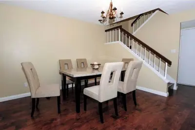 Image de Super convenience townhouse 3be/2. 5ba