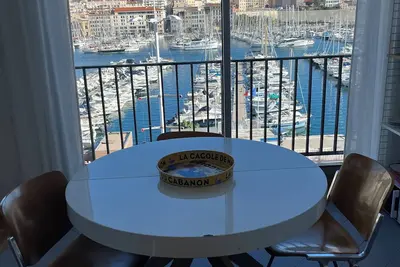 Image de 1ere ligne vieux port appartement entièrement rénové avec deux chambres