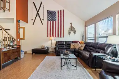 Image de Ski Retreat near base of Cottonwoods with Hot Tub, Bbq, Games and Park