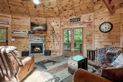 Image de Smoky Mountain Cabin with Hot Tub & Game Room