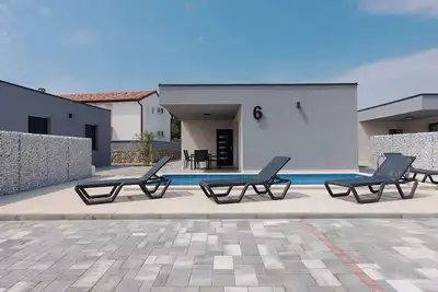 Image de Maison sur Vir avec piscine et bien-être