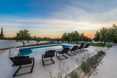 Image de Luxueuse villa Ă Debeljak avec piscine