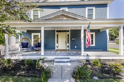 Aurora Blue - A Stylish Experience \n