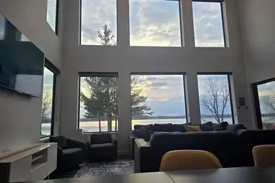 Image de New Modern Lakefront Cabin on West Rush Lake