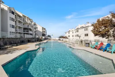 Image de 3 Bedroom Osage Beach Condo w/ Pool & Main Channel Views