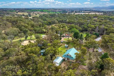 Image de Yarrabin Holiday Country Retreat - whole complex and cabin. Minimum guests is 10