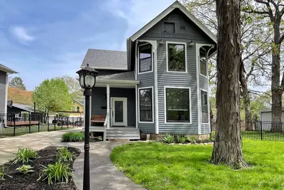 Image de Charming Historic Home with Modern Comforts ~Near Drake and Downtown! !