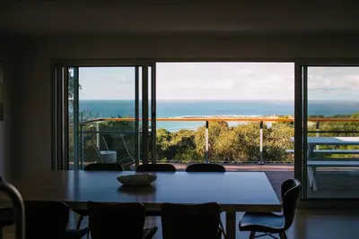 Image de Brand New Tree Top Luxury with Ocean Views!