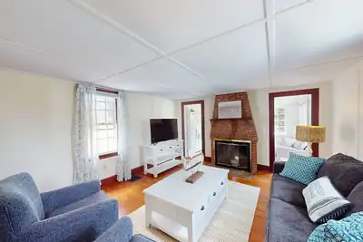 Image de Newly furnished-Enjoy sun drenched days w/ gentle breezes & fragrant salt air
