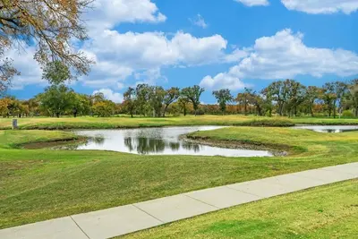Image de 5 Bedrooms 6 beds. Golf, At&T stadium, Epic six flax near supermarket, coffee shops.