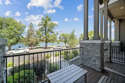 Image de Lake Front Villa. Views! Views! Once you park your car, you won't want to leave.