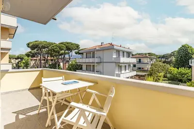 Image de Comfy Apartment W/Private Parking near the Beach!