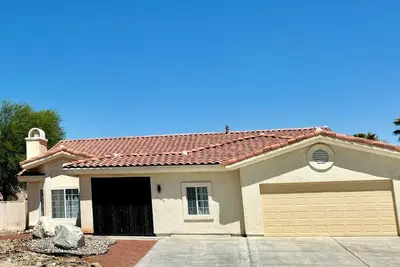 Image de Large pool home! Beautiful 360 views of the mountains!