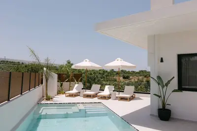 Image de Emerald Harmony Villa with Private Pool & Jacuzzi