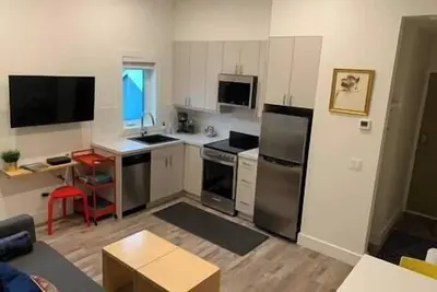 Image de New & Modern / In town / 6 min to Ski hill