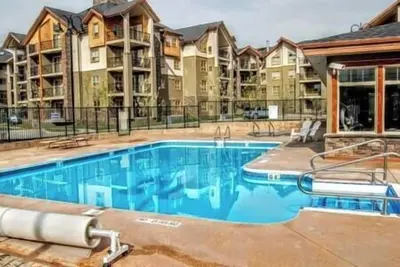 Image de 2 Bdrm \/ Lake Access \/ Ac \/ Pool