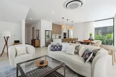 Image de New modern luxury Condo, in a new exclusive community, Private pool, with Beach Club membership