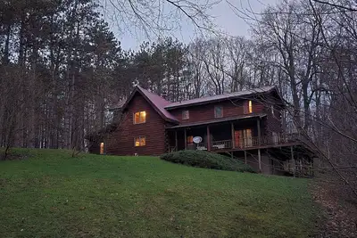 Image de Cabin in Hannibal with Hot tub and Sauna