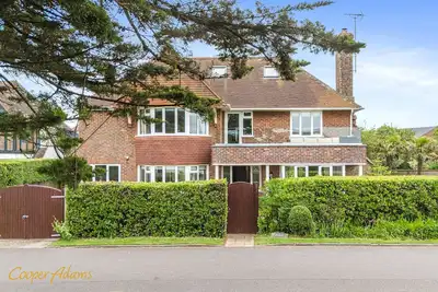 Image de Goodwood Revival & Summer seaside breaks, just120 steps from the Beach,