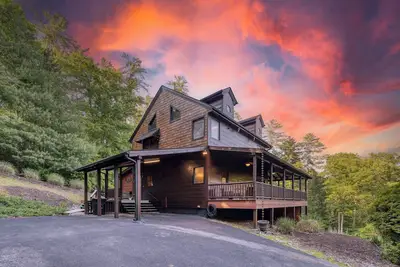 Image de New! Perfect family Getaway in the Aska Adventure Area-Hot Tub and Porches!