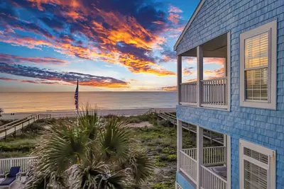Image de Large Luxury Beachfront home on Vilano Beach with hot tub and pool!