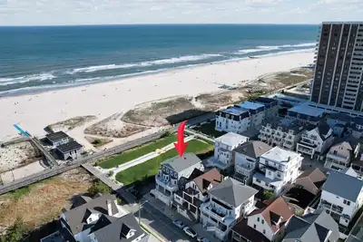 Image de Premier beachfront “Beach Pad” - 9 bdrms/ 15 bed