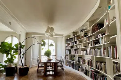 Image de Magnificent, bright Haussmann apartment decorated by a designer
