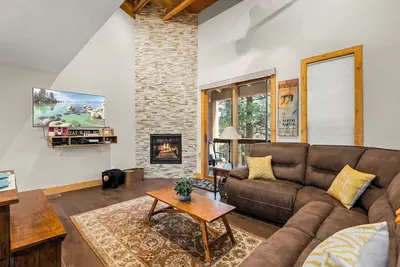 Image de Northstar Retreat w/ Balcony, Fireplace, Free Shuttle & Shared Pool/Hot Tub