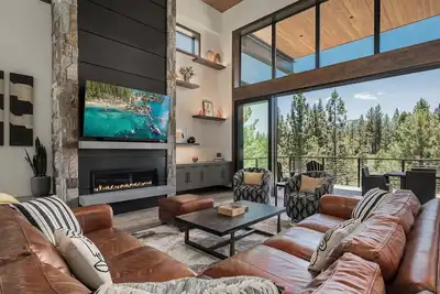 Image de Serene Alpine Retreat, Private Hot Tub, Ev Charger, Fire Pit & Golf Course Views