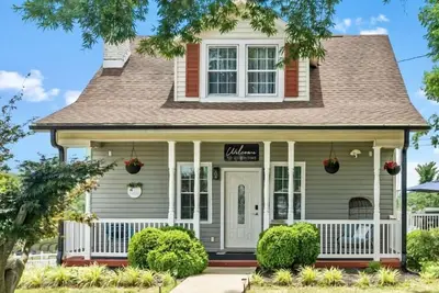 Image de Bell House - Contemporary Comfort Near Wards Road with a Luxurious Hot Tub.
