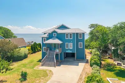 Image de Soundfront Duck home w/ stunning sunset views, pool, hot tub, rec room & linens!