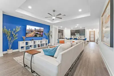 Image de Close to CotA & Downtown | Spacious & Luxe | 4br