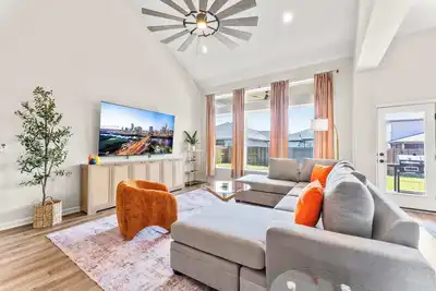 Image de Close to CotA & Downtown | Cozy & Luxe | 4br