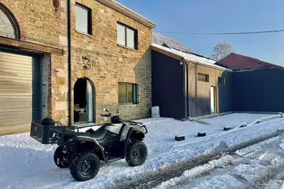 Image de Maison en bord de rivière avec jacuzzi et salle de jeux
