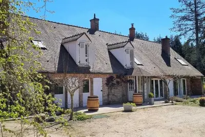 Image de Domaine de Nittany sur 15 hectares \nCapacité de 30 pers, piscine intérieure
